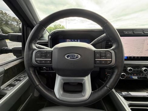 Used 2024 Ford F250 Lariat w/ Black Appearance Package AWD/4WD image 10