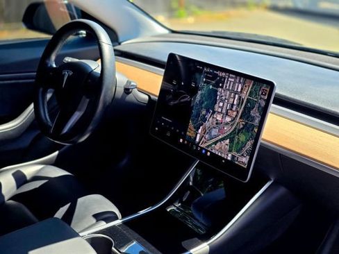 Used 2018 Tesla Model 3 Mid Range RWD image 26
