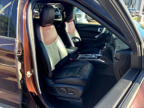 Used 2020 Ford Explorer Platinum w/ Premium Technology Package AWD/4WD image 8