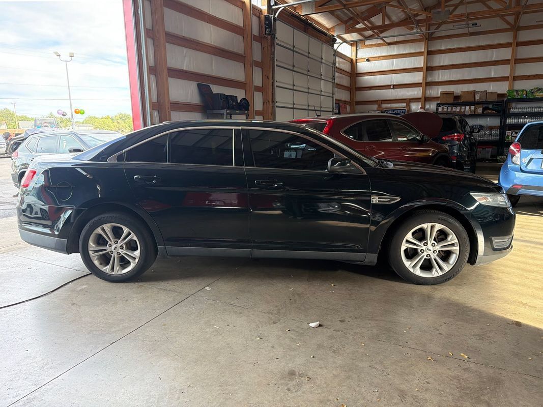 Used 2014 Ford Taurus SEL w/ Equipment Group 201A FWD image 7