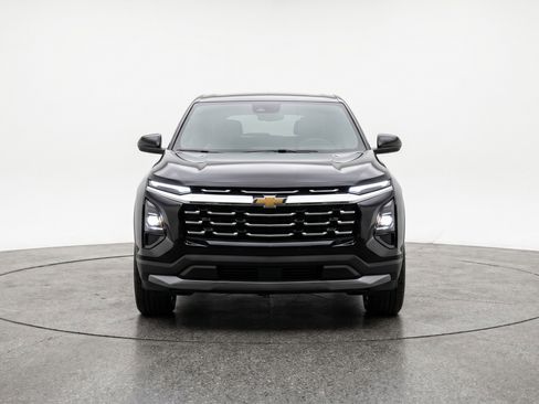 Used 2025 Chevrolet Equinox LT FWD image 2