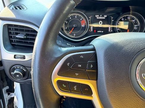 Used 2020 Jeep Cherokee Latitude Plus w/ Cold Weather Group image 19