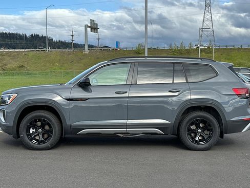 New 2025 Volkswagen Atlas Peak Edition SE image 6