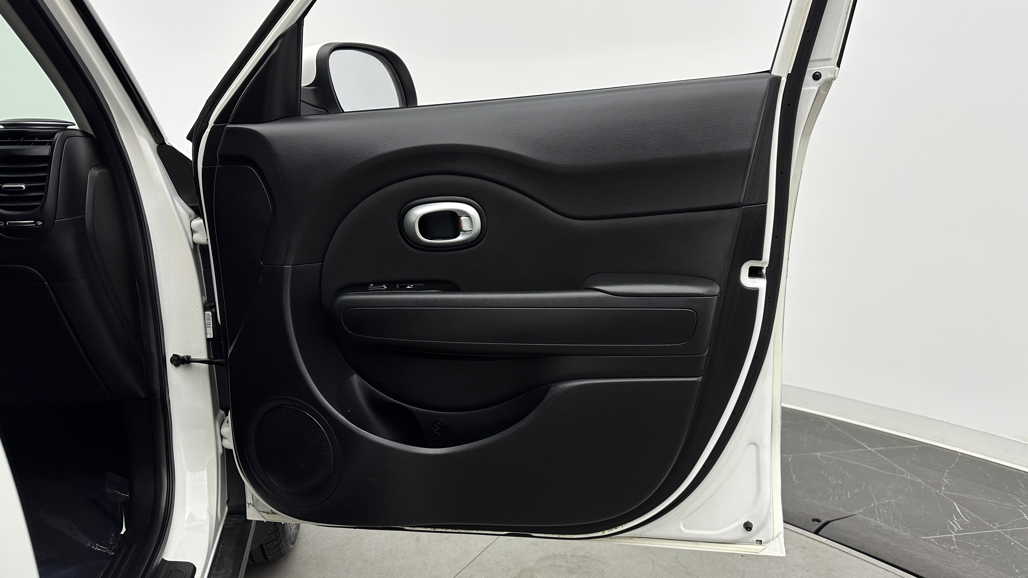 Used 2019 Kia Soul FWD image 31
