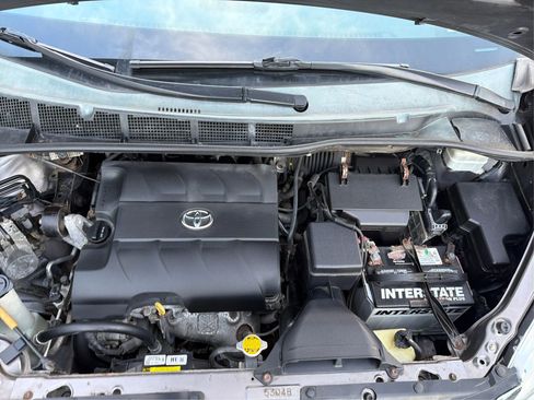 Used 2014 Toyota Sienna LE image 14
