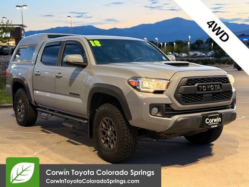 Used 2018 Toyota Tacoma TRD Off-Road AWD/4WD image 1