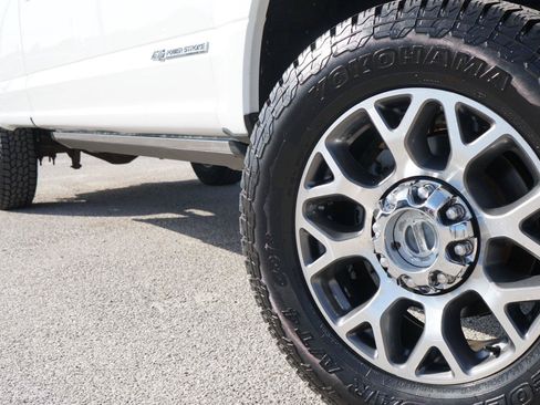 Used 2022 Ford F350 Lariat w/ Lariat Ultimate Package AWD/4WD image 3