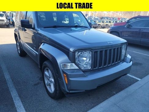 Used 2012 Jeep Liberty Sport image 2