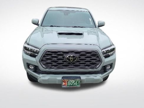 Used 2022 Toyota Tacoma TRD Sport w/ TRD Premium Sport Package AWD/4WD image 3