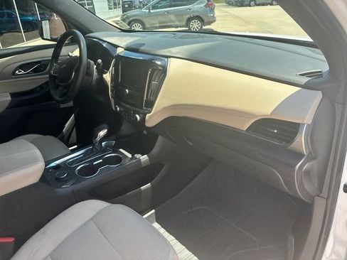 Used 2023 Chevrolet Traverse LS FWD image 12