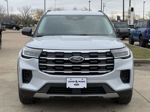 New 2026 Ford Explorer Active RWD image 8