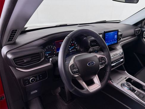 Used 2023 Ford Explorer XLT w/ Equipment Group 202A image 9