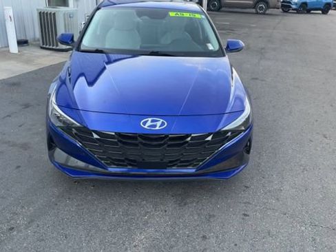 Used 2023 Hyundai Elantra Limited w/ Cargo Package FWD image 4
