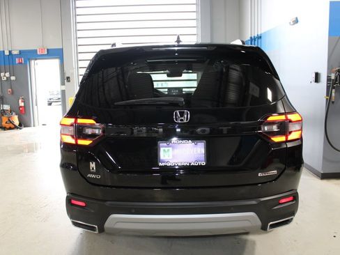 Used 2024 Honda Pilot Touring image 28