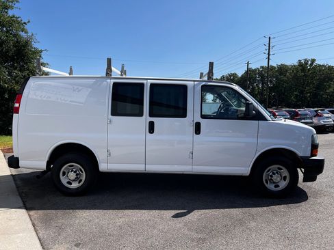 Used 2022 Chevrolet Express 2500 w/ Driver Convenience Package image 4