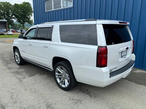 Used 2020 Chevrolet Suburban Premier w/ Premier Plus Edition image 3