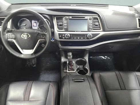 Used 2019 Toyota Highlander SE AWD/4WD image 24