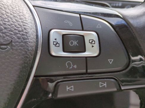 Used 2016 Volkswagen Golf Limited Edition image 26