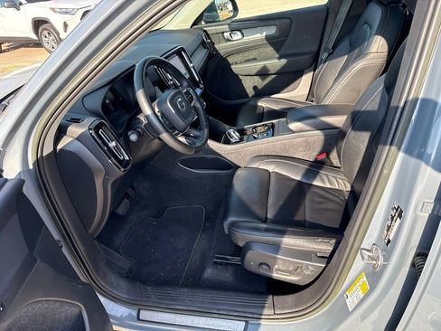 Used 2023 Volvo XC40 B5 Plus AWD/4WD image 19