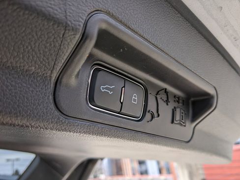 Used 2022 Ford Explorer XLT w/ Equipment Group 202A image 29