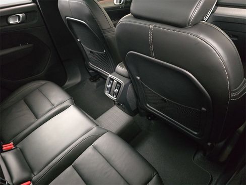 Used 2023 Volvo XC40 B5 Ultimate w/ Protection Package Premier image 14