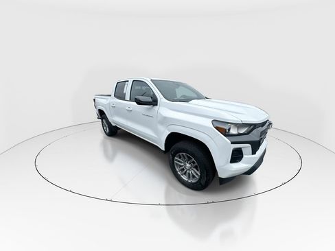 New 2025 Chevrolet Colorado LT image 2