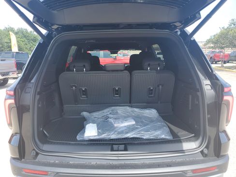 New 2026 Chevrolet Traverse LT w/ Driver Confidence Package FWD image 14