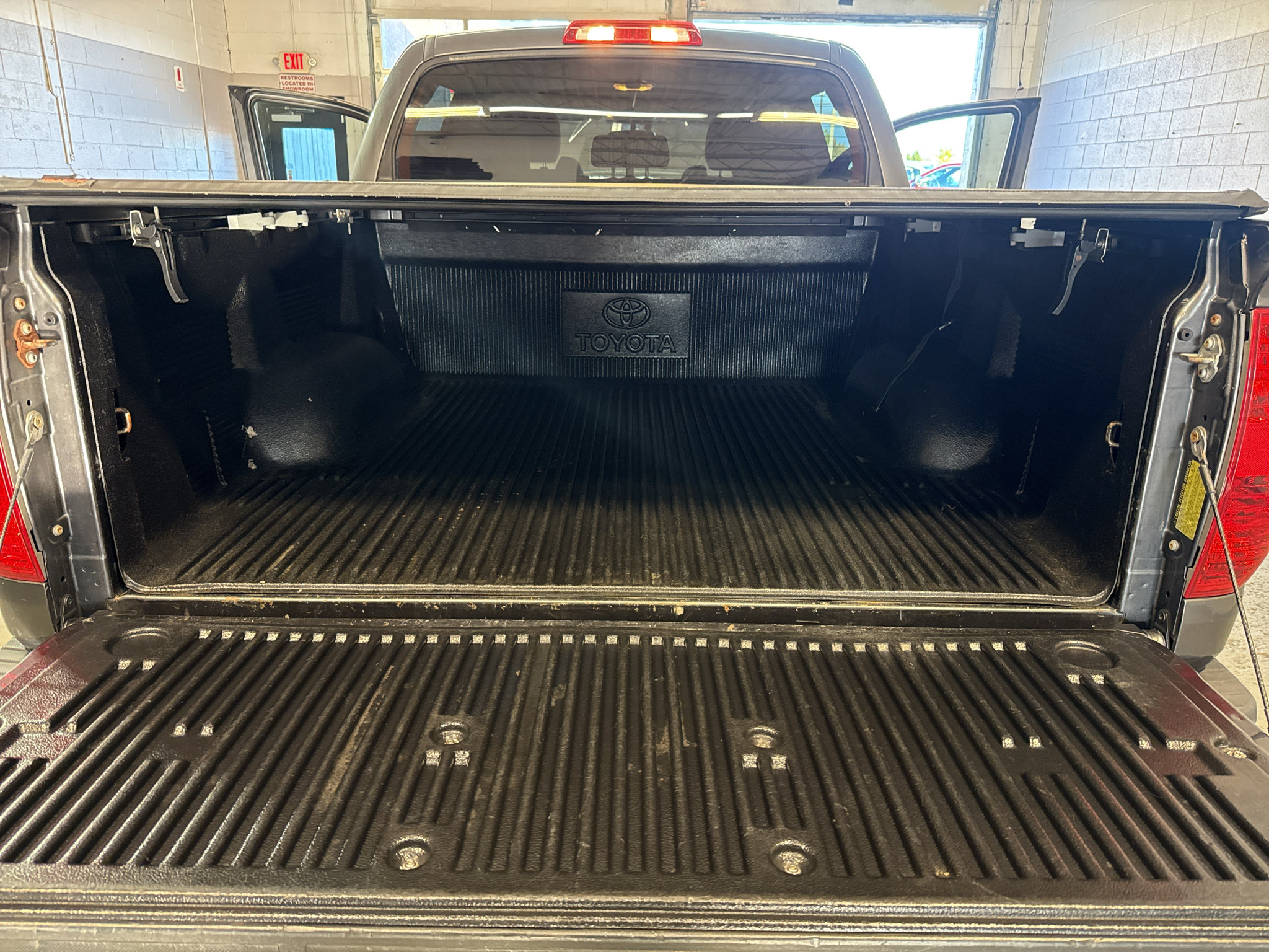 Used 2014 Toyota Tundra SR5 AWD/4WD image 31