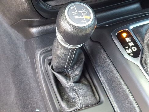 Used 2024 Jeep Wrangler Unlimited w/ Convenience Group AWD/4WD image 24