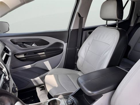 Used 2021 GMC Terrain SLT image 19