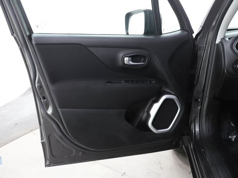 Used 2021 Jeep Renegade Latitude w/ Luxury Group I AWD/4WD image 16