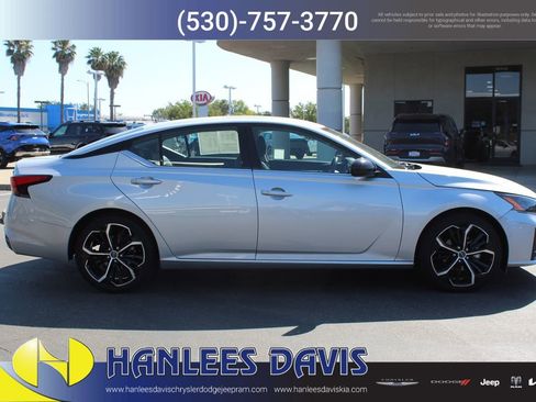 Used 2024 Nissan Altima 2.5 SR FWD image 6