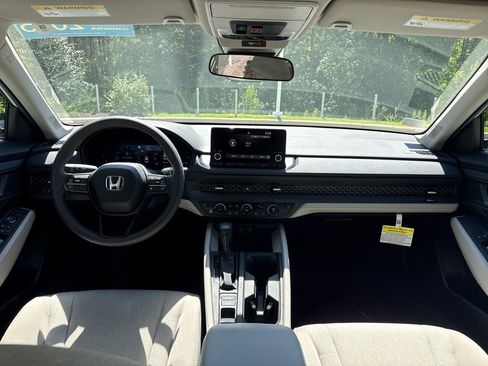 Certified 2025 Honda Accord SE image 17