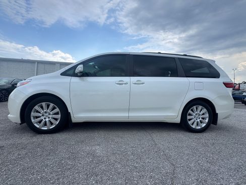 Used 2015 Toyota Sienna Limited FWD image 1
