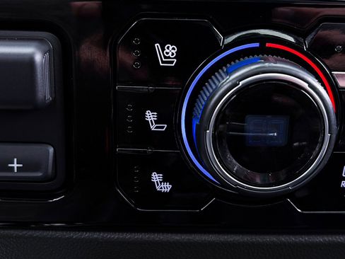 Used 2024 Chevrolet Silverado 1500 ZR2 w/ Technology Package image 31