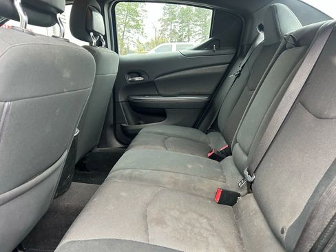 Used 2013 Dodge Avenger SE image 9