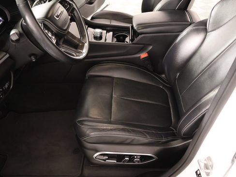 Used 2022 Jeep Grand Cherokee Overland w/ Luxury Tech Group IV RWD image 12