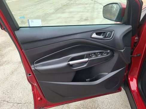 Used 2017 Ford Escape SE w/ Equipment Group 201A image 24