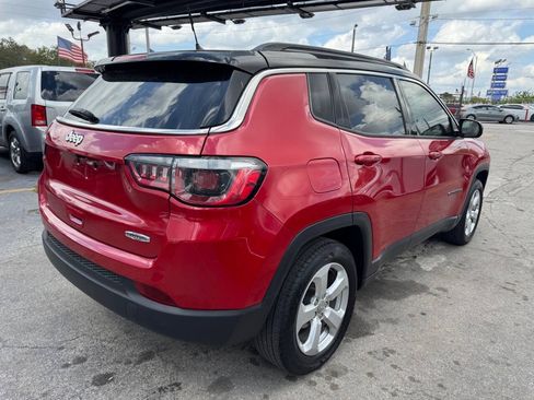 Used 2018 Jeep Compass Latitude FWD image 5