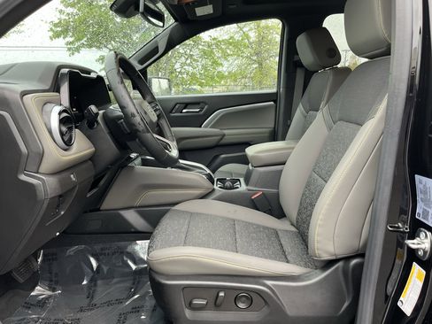 Used 2024 Chevrolet Colorado ZR2 w/ Technology Package AWD/4WD image 10