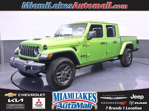 Used 2025 Jeep Gladiator Sport AWD/4WD image 1