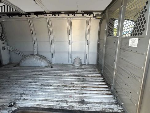Used 2018 Chevrolet Express 3500 w/ Driver Convenience Package RWD image 39