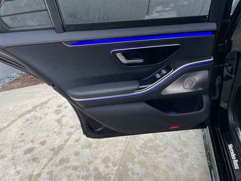 Certified 2022 Mercedes-Benz S 500 4MATIC w/ AMG Line Package image 36