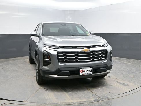 Used 2025 Chevrolet Equinox LT image 4