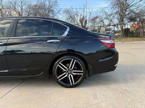 Used 2017 Honda Accord Sport image 12