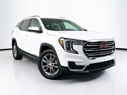 Used 2023 GMC Terrain SLT w/ Infotainment Package II image 1