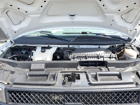 Used 2018 Chevrolet Express 2500 image 26