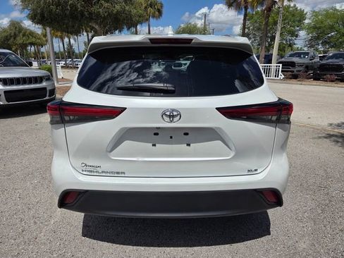 Used 2023 Toyota Highlander XLE image 12