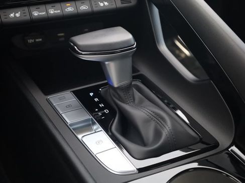 Certified 2025 Hyundai Elantra Limited FWD image 20