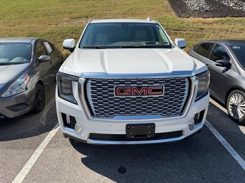 Used 2021 GMC Yukon Denali w/ Denali Premium Package AWD/4WD image 9